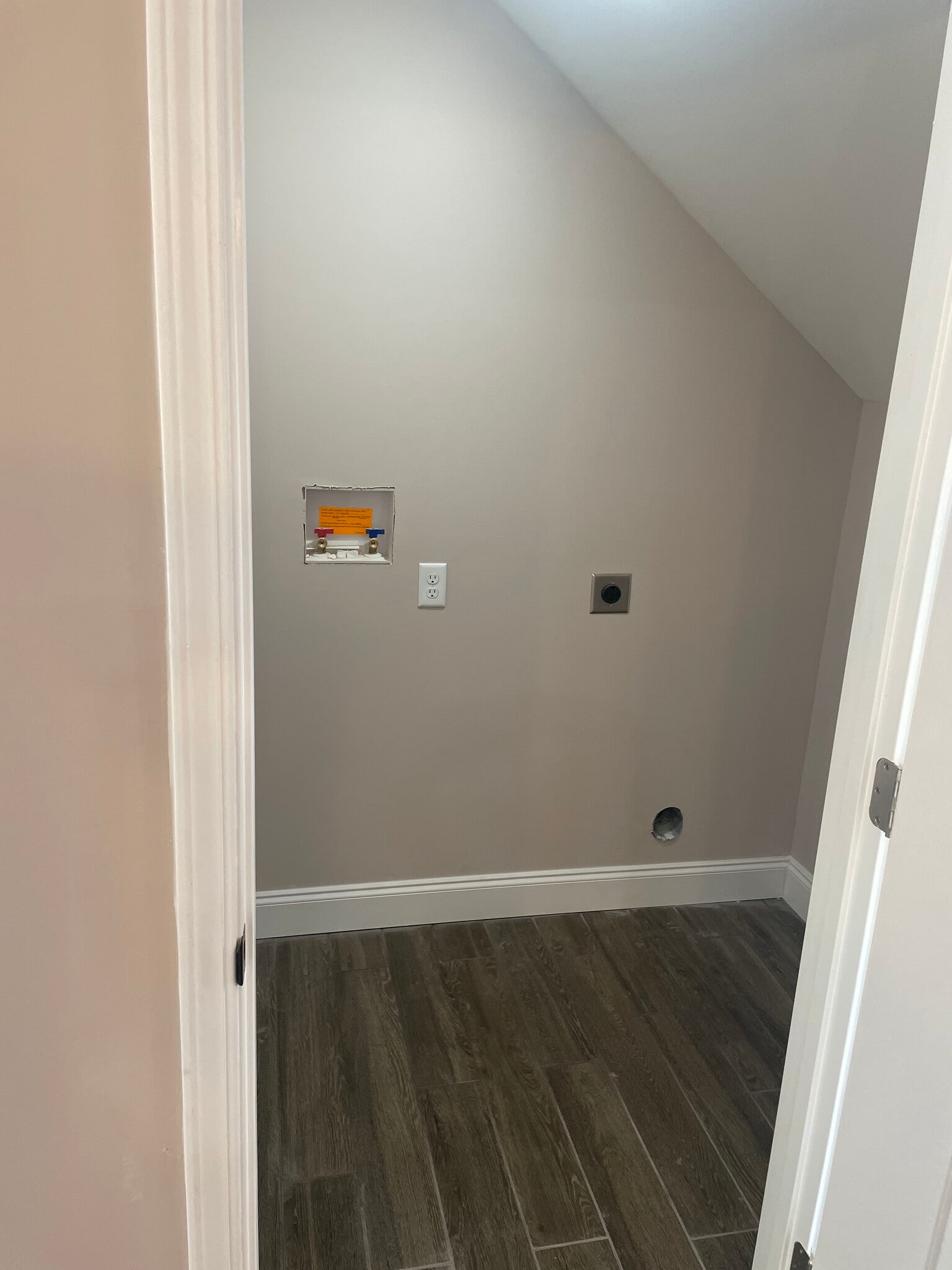 Building Photo - 3008 Sunset Dr