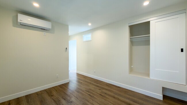 Building Photo - 1346  S Dunsmuir Ave -1/2