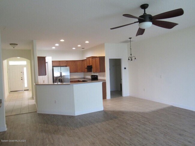 Building Photo - 1741 Bridgeport Cir