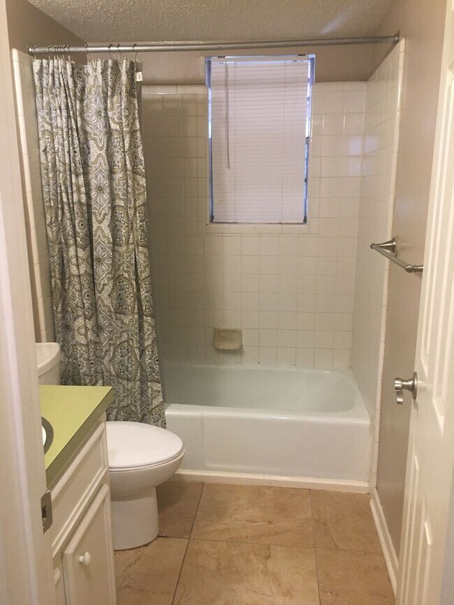 Building Photo - Sherwood rental!