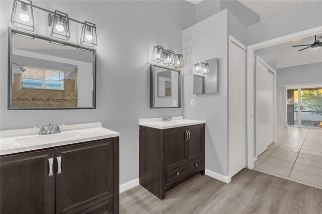 Building Photo - 14528 Redmeadow Ct