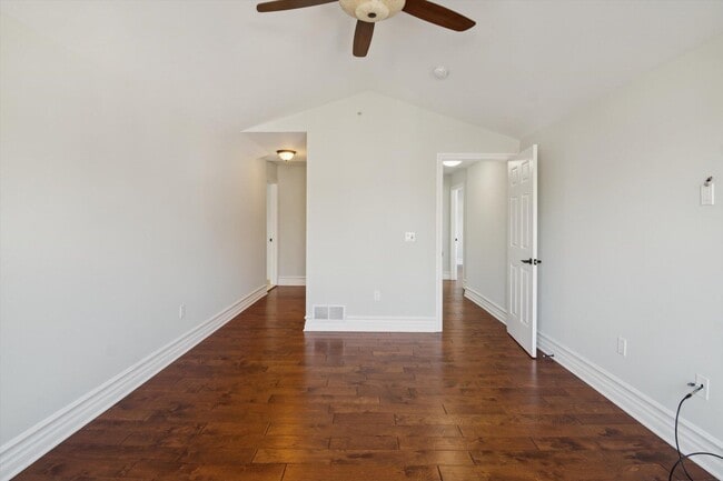 Building Photo - 934 W Huron St