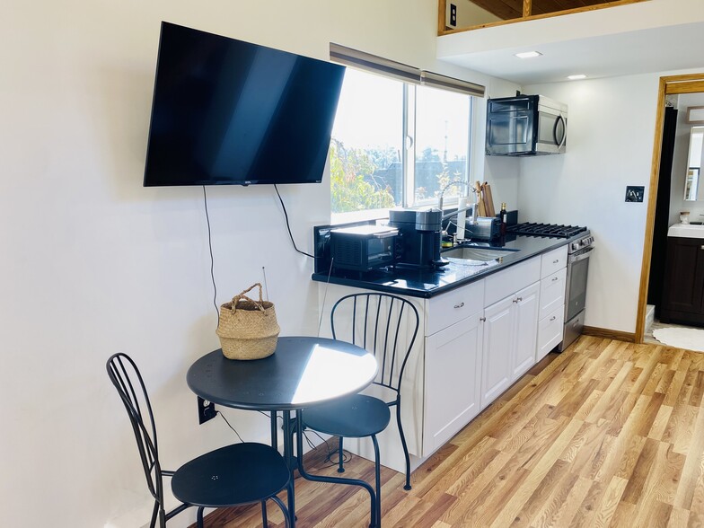 Building Photo - 2715 Alta St