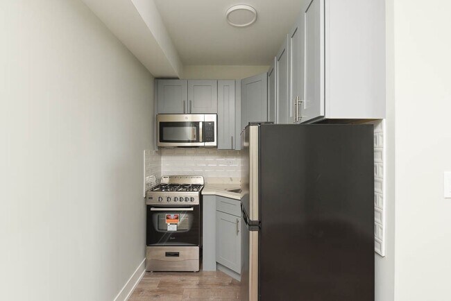 Building Photo - 508 W Belmont Ave