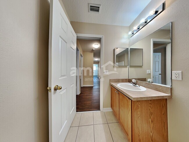 Building Photo - 10414 Boyette Creek Blvd