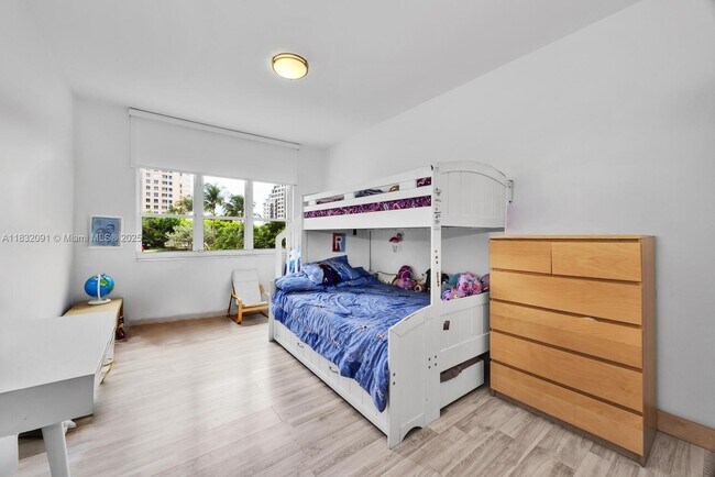 Building Photo - 888 Brickell Key Dr