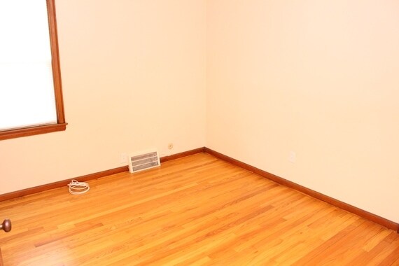 Building Photo - 14999 Lincoln Ave