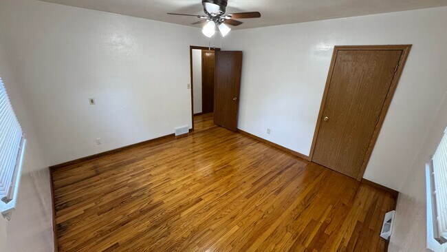 Building Photo - 525 E 47th St