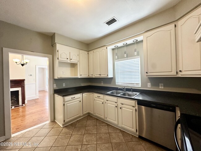 Building Photo - 3867 Herschel St