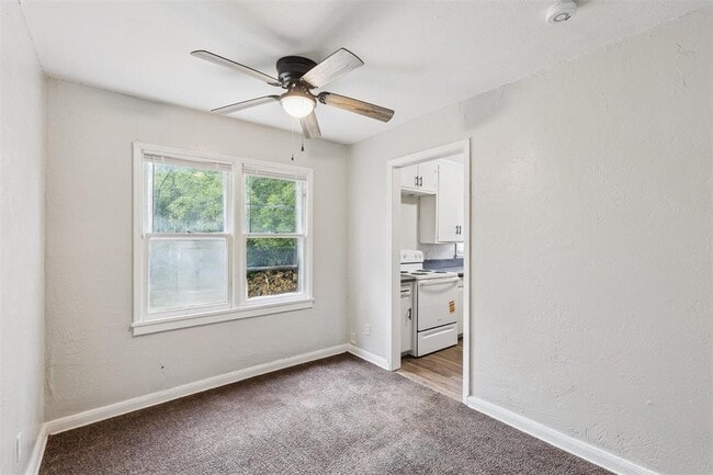 Building Photo - 306 W Mimosa Dr