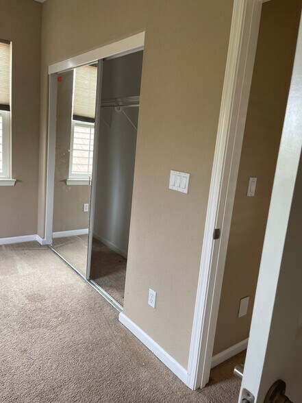 Building Photo - 8 N Boyle Heights Ct