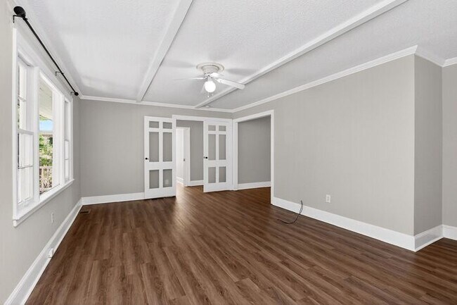 Building Photo - 3BD/2BA Single Family Home on Large Lot!