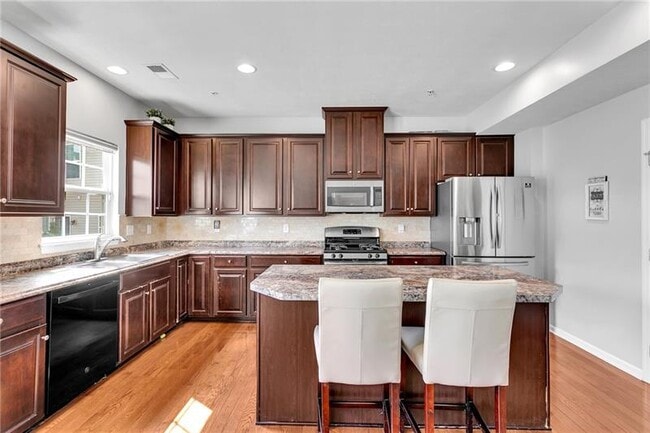 Building Photo - 356 Sunrise Dr