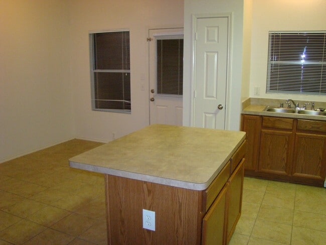 Building Photo - 23855 Pebworth Pl
