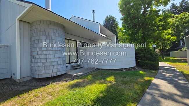 Building Photo - Charming Condo in Plum Tree Subdivision - ...