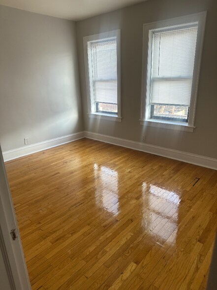 Building Photo - 8009 S Phillips Ave