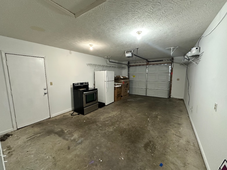 Building Photo - 3906 Dunbar Ave