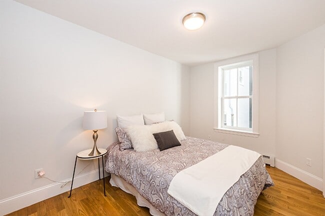 Building Photo - 8/1 Sunny, renovated 3BR right in Porter Sq!