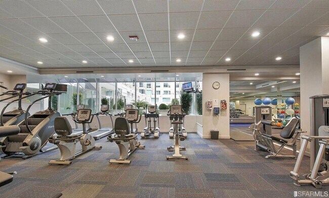 Building Photo - 240 Lombard St