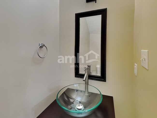 Building Photo - 901 Birkdale Dr