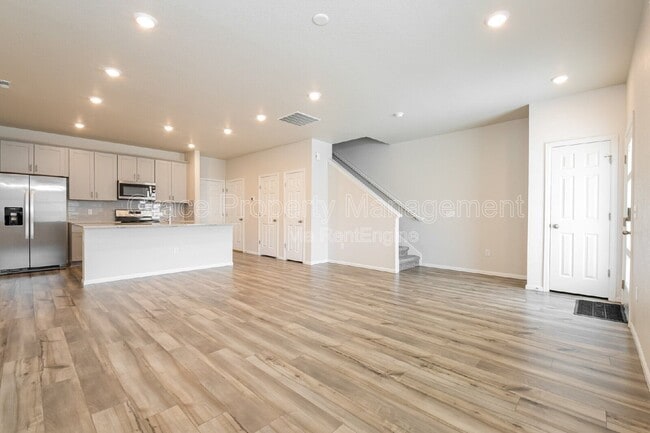 Building Photo - 12232 Creamery St