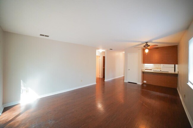 Building Photo - 2739 W Tharpe St