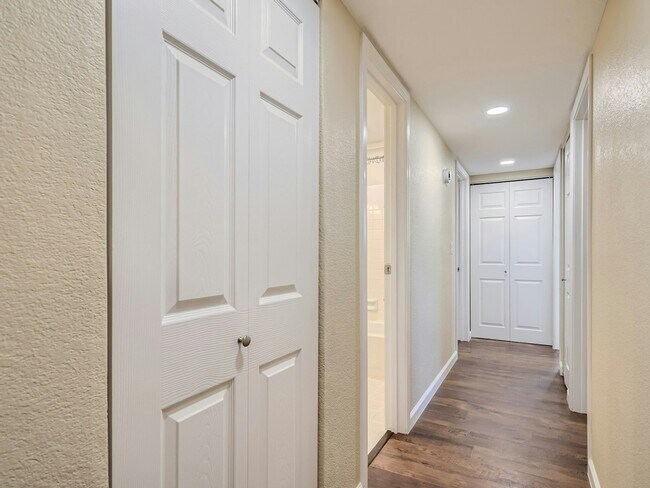 Building Photo - 13261 E Asbury Dr