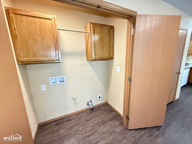 Building Photo - Beautiful 3 Bedroom Home in Tieton with Fully Fenced Backyard