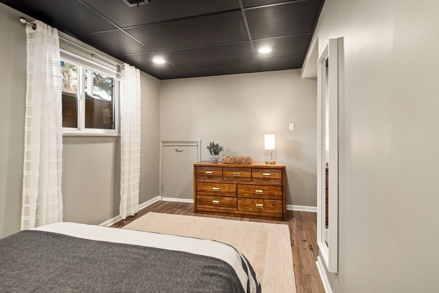 Building Photo - 6123 S Madison Dr