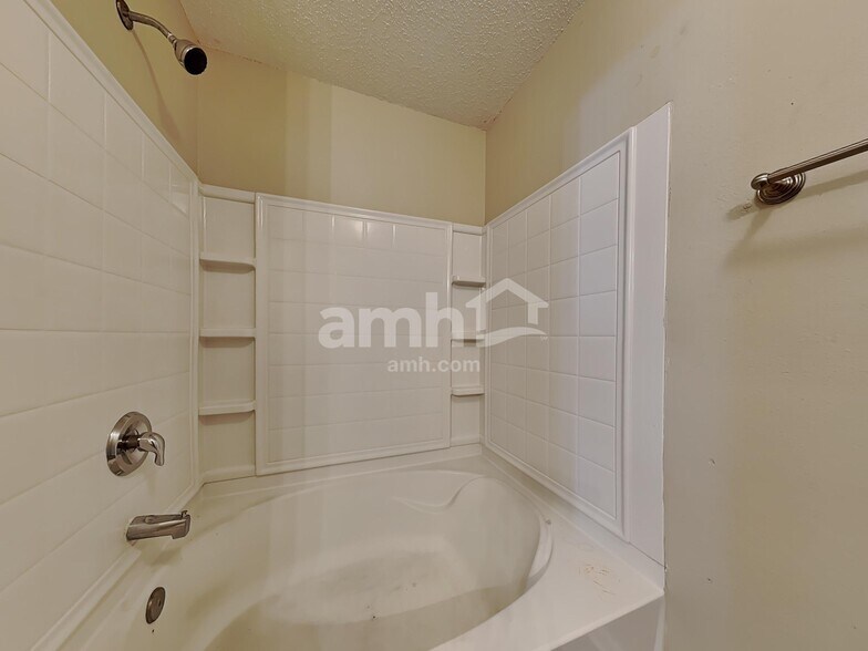 Building Photo - 7 Holly Springs Cir