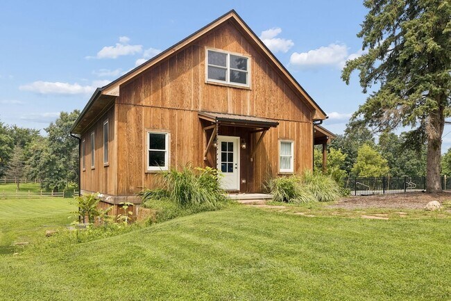 Building Photo - 1N480 Indian Knoll Rd