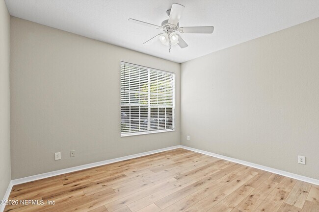 Building Photo - 13700 Richmond Park Dr N