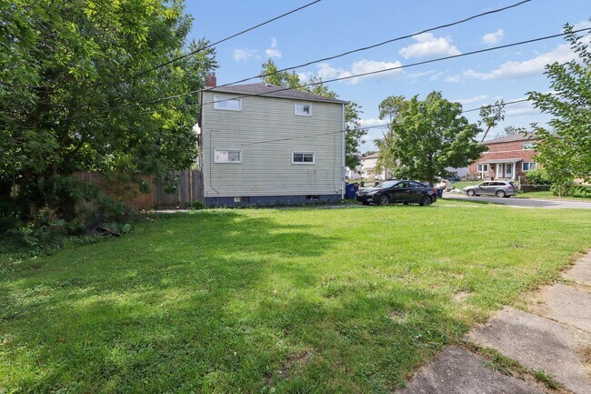 Building Photo - 2801-2803-2803 Vanderberg Ave