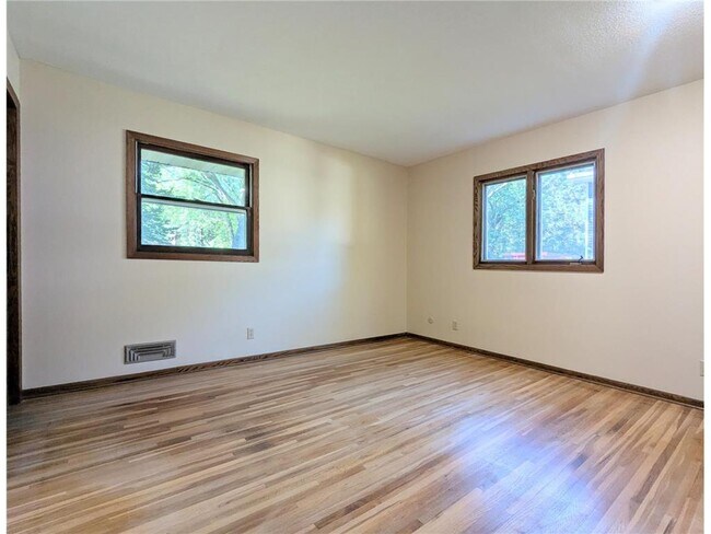 Building Photo - 6065 Oakwood Rd
