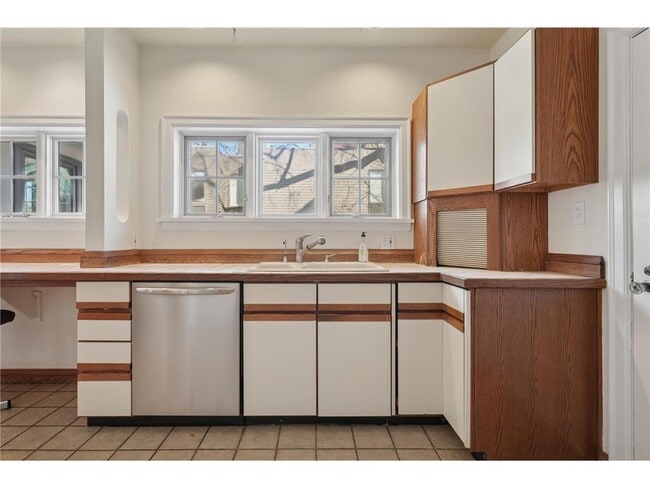 Building Photo - 1721 Humboldt Ave S