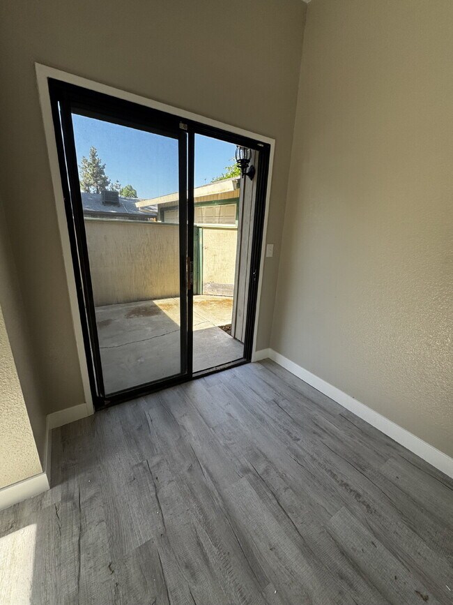 Building Photo - Newly Renovated 2-Bed, 2-Bath Condo at 3559 Guadalupe