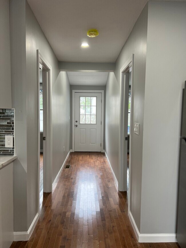 Building Photo - 300 Quincy Ave