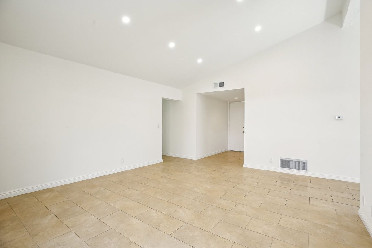 Building Photo - 17581 Webster Ave