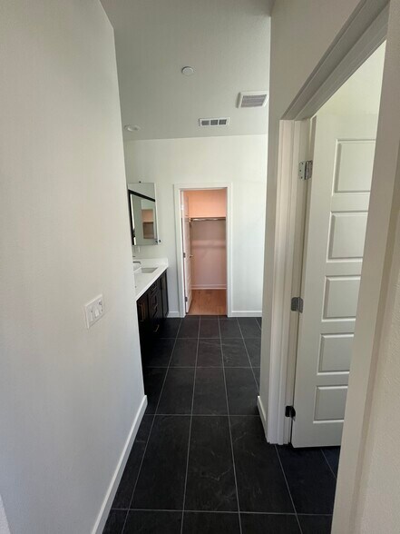 Large primary bathroom - 13914 Boyden Way