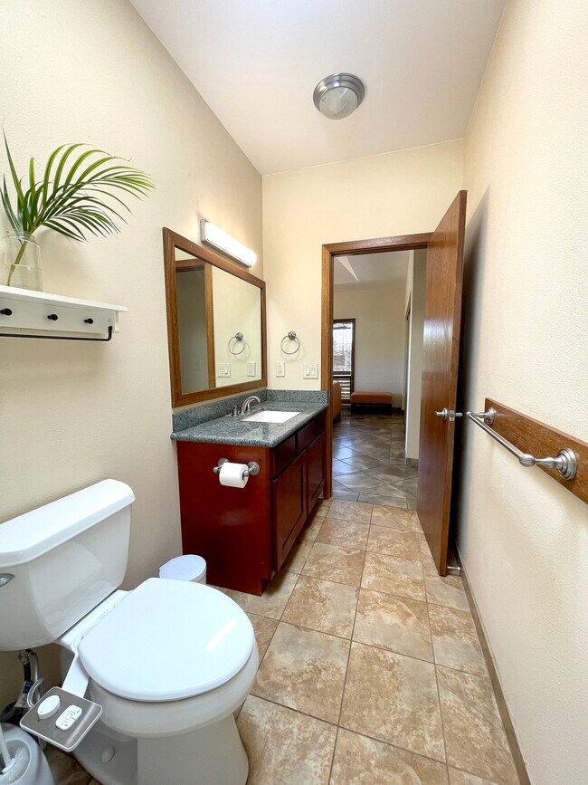 Building Photo - 5146 Lawai Rd