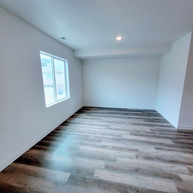 Building Photo - Phenomenal GORGEOUS HOME!!