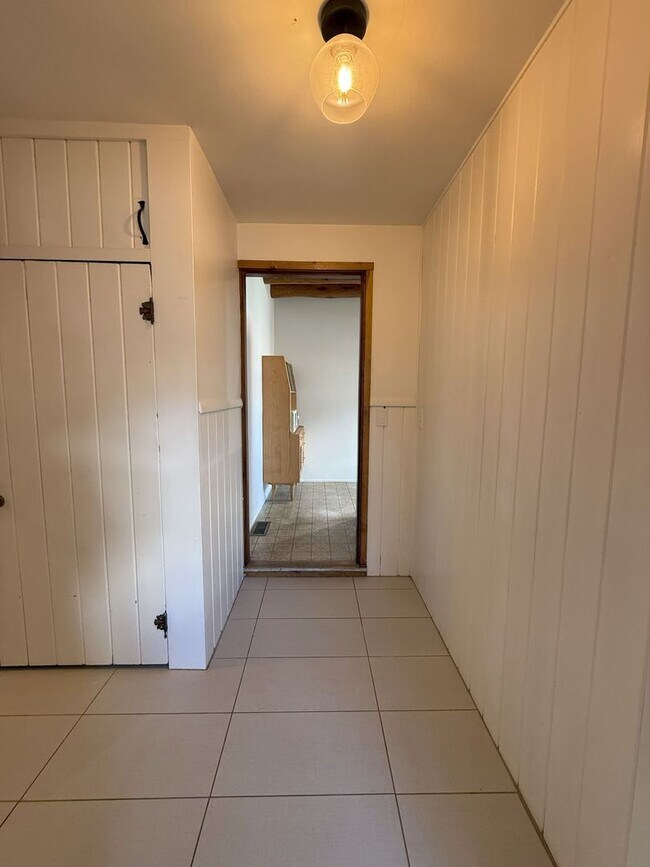 Building Photo - 1361 Santa Rosa Dr
