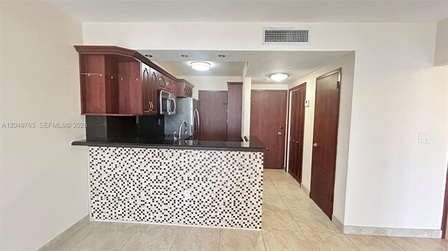 Building Photo - 2899 Collins Ave