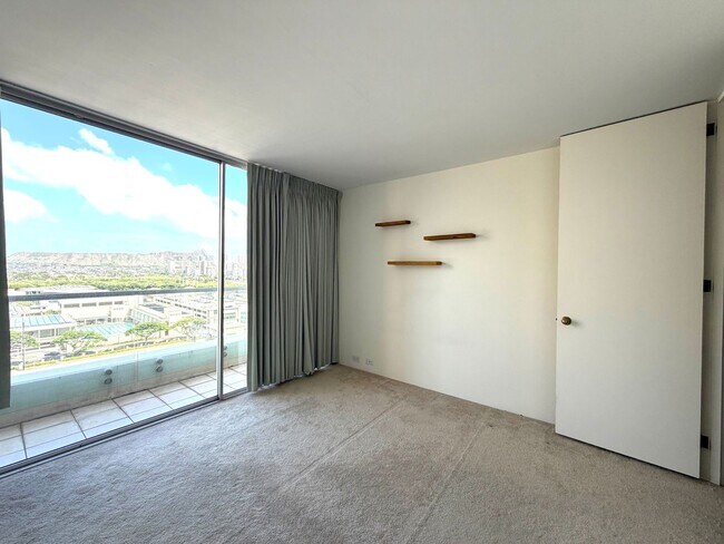 Building Photo - 1 Bedroom, 1 Bathroom, 1 Parking (Ala Wai Plaza)