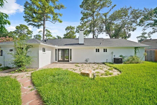 Building Photo - 5943 Greenmont Dr
