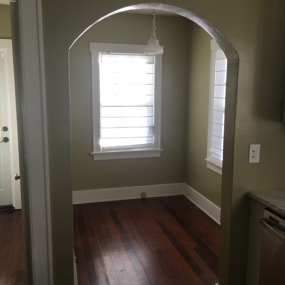 Breakfast nook - 862 Allen Ave