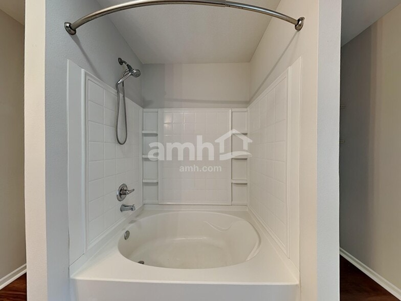 Building Photo - 2373 Blackthorn Dr