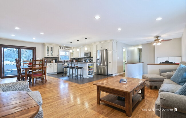 Building Photo - 15417 W Fair Ln