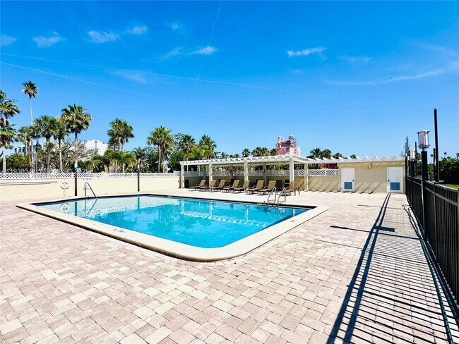 Building Photo - 3111 Pass a Grille Way