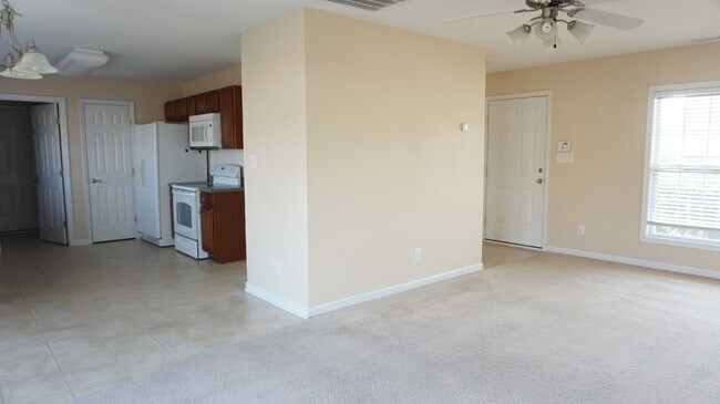 Building Photo - 197 Bennington Dr